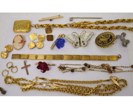 A quantity of yellow metal jewellery to include link chains, cameo brooch, cufflinks, a cigar cutter and chain, a stick pin, 