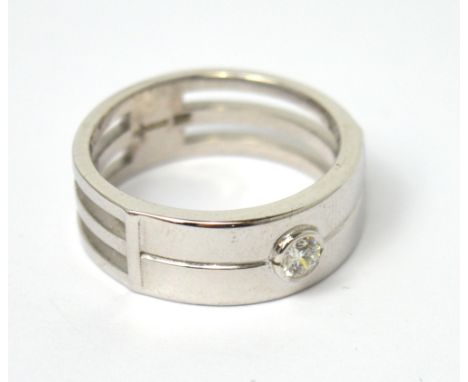 A gentlemen's white gold ring set with solitaire diamond, with pierced linear decoration to band, size R 1/2, approx 7.8g.