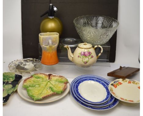 A collectors' lot comprising an Art Deco Beswick twin-handled vase, blue and white meat plates, a Majollica-style leaf dish, 