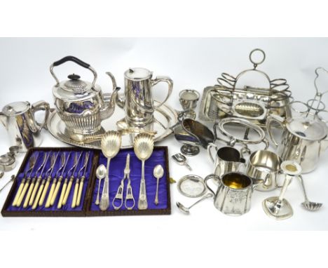 A quantity of silver plated items to include an oval twin-handled tray, a pierced swing-handled basket, teaware, boxed flatwa