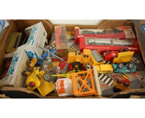 A collection of assorted boxed and loose diecast vehicles to include Herper wagoner automobile, trackside bygone days of tran