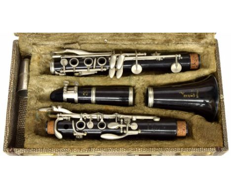 Boosey & Hawkes Regent clarinet, no. 235032, case