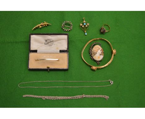 An 18ct gold tie pin, a seed pearl and turquoise pendant, a dress ring and other items.