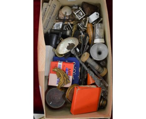 Miscellaneous collectables.