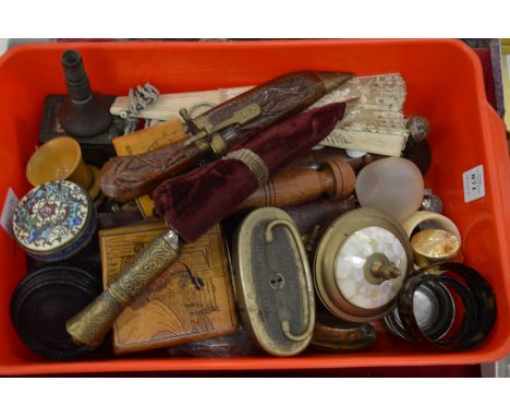 Miscellaneous collectables.