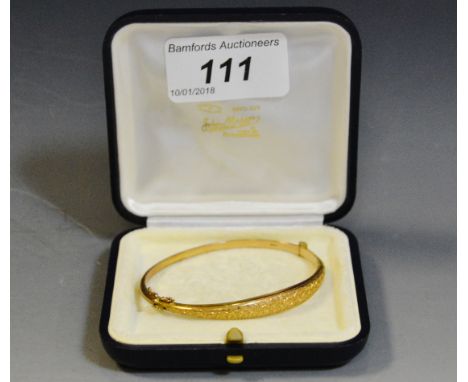 A 9ct gold bangle (3.8g)
