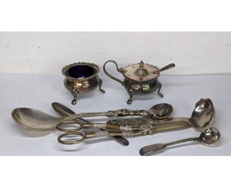 A silver Lincoln Imp caddy spoon, together with a Georgian teaspoon and two white metal spoons 141g, together with silver pla