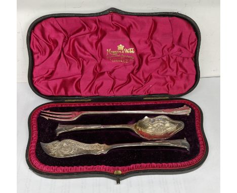 A silver serving set with a pickle fork, .93gLocation: 