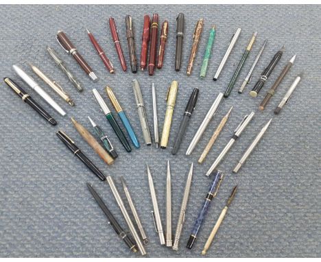 A group of vintage pens to include a Morgan fountain pen, silver pens and a Wearever fountain pen and some with gold nibs, Lo