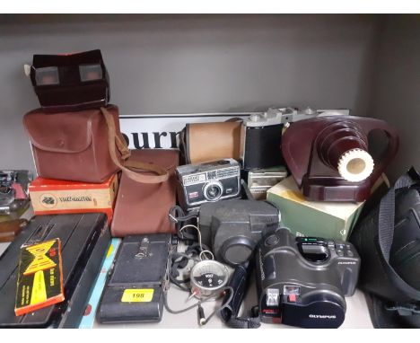 Vintage cameras and Viewmasters to include an Olympus Infinity Super Zoom 330 and a Junior Viewmaster projector, together wit