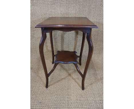 An early 20th Century occasional table / plant stand, 71 cm high