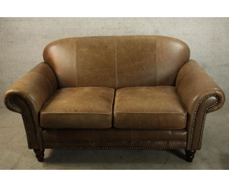 Sofa, contemporary leather upholstered in the vintage style. H.90 W.165cm. 