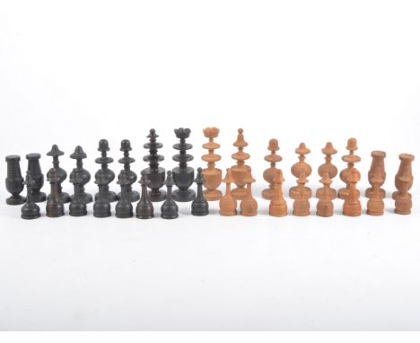 French early Directoire chess set, height of King 8.1cm.