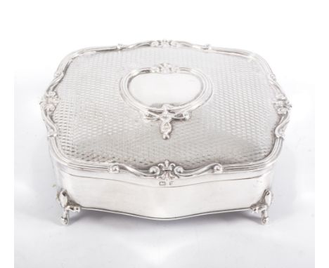 Silver trinket/ jewellery box, Mappin & Webb, Birmingham 1911, engine turned cover with blank cartouche, cast fleur-de-lys sc