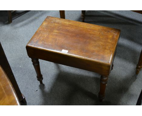 Victorian mahogany bidet, lacking ceramic bowl.