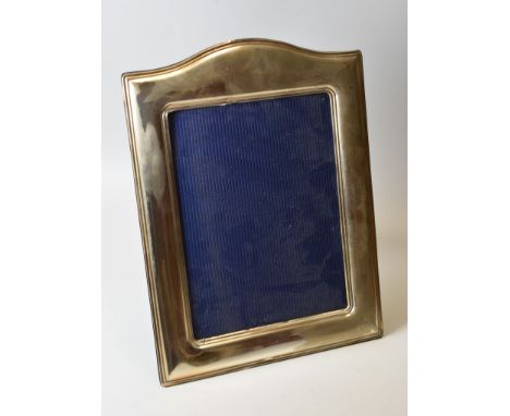 A CONTINENTAL SILVER EASEL PORTRAIT FRAME of plain form with arched top, marked 925, for photo 23.5 x 17cms