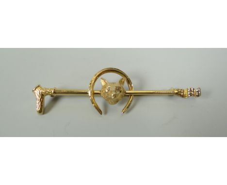 A 14K GOLD HUNTING STOCK-PIN featuring riding crop, fox head and horseshoe, 5.8gms