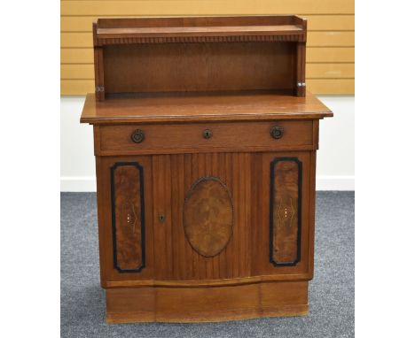 AN EARLY TWENTIETH CENTURY OAK SIDEBOARD of small proportions, the base with concave fluted door and with decorative veneered