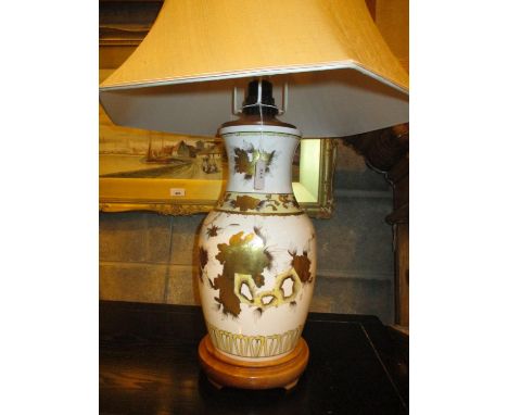 Chinese Design Table Lamp with Shade 