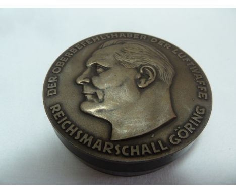Lacquered snuff box double sided depicting Third Reich eagle, Marshall Goring