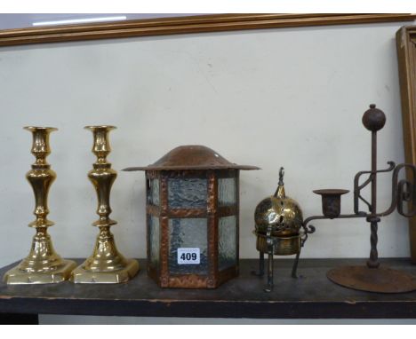 Hammered copper lamp shade, brass candle sticks, chamber stick etc (5) 