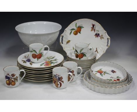 An extensive group of Royal Worcester Evesham pattern dinner, table and tea wares, including plates, serving dishes, tureens 