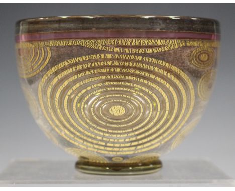 A Timothy Harris Isle of Wight Graal glass circular bowl, dated 2000, of U-shape, decorated with gold rings against a pale ru