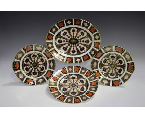 A Royal Crown Derby 1128 Imari pattern part service, 1972 to 1974, comprising six teacups and saucers, six tea plates, diamet