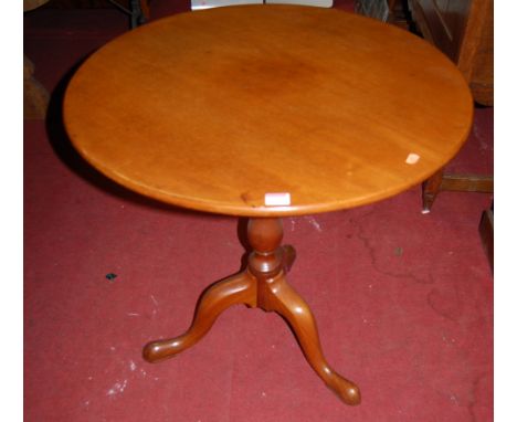 A 19th century mahogany fixed top circular pedestal tripod table, dia.71cm