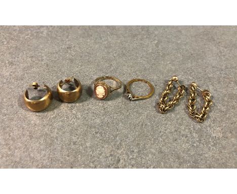 Two pair of 9ct gold earrings, together with a 9ct gold cameo ring and another ring (a/f). (4)  