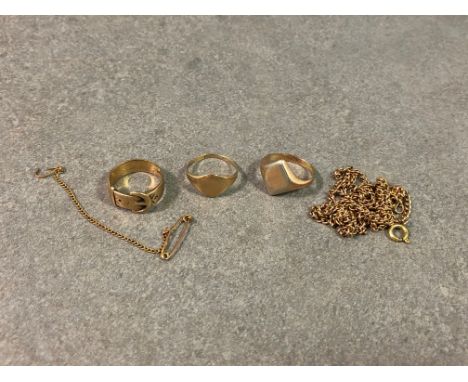 Three vintage 9ct gold rings,&nbsp;comprising two signet rings &amp; a buckle style ring; together with a 9ct gold chain (a/f