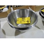 Stainless steel mixing bowls.