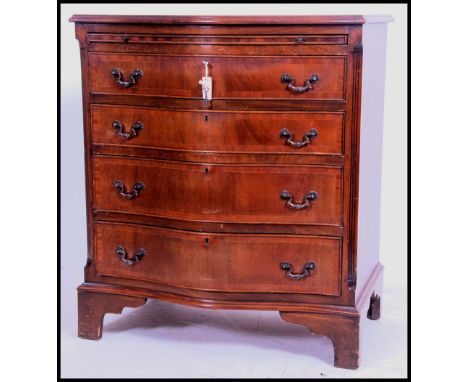 A Georgian style mahogany bow fronted bachelors chest of drawers being raised on bracket feet. Above a series of drawers comp