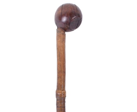 Zulu Warrior Knobkerrie, good untouched example as issued to a warrior with flattened circular section to the top and undersi