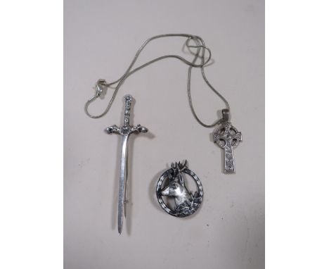 A HALLMARKED SILVER BROOCH IN THE FORM OF A SWORD TOGETHER WITH ANOTHER BROOCH AND PENDANT NECKLACE