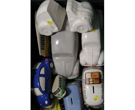 A TRAY OF ASSORTED CERAMIC VW BEETLE AND CAMPER TYPE MODEL VEHICLES TO INCLUDE MONEY BANKS, BOOK ENDS ETC