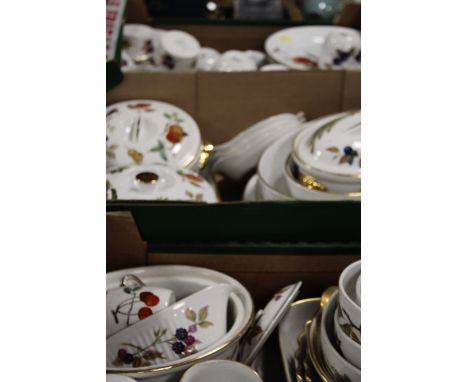 THREE TRAYS OF ASSORTED ROYAL WORCESTER EVESHAM PATTERN TEA AND DINNERWARE ETC TO INCLUDE TUREENS, CUPS AND SAUCERS, PLATES E