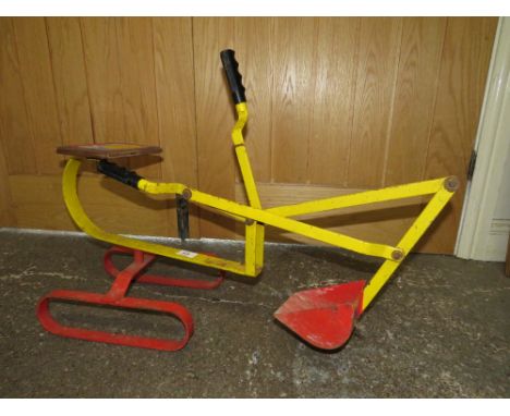 A VINTAGE CHILDS 'MINI JCB' TYPE DIGGER L-80 CM (APPROX)