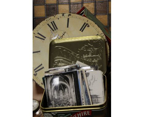 A TRAY OF ASSORTED COLLECTABLES TO INCLUDE A CHESS ET AND BOARD, VINTAGE POSTCARDS, WALL CLOCK ETC 