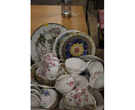 A TRAY OF ASSORTED CERAMICS AND TEAWARE ETC., TO INCLUDE ADDERLEY CHERRY BLOSSOM TEAWARE, ROYAL WORCESTER, ETC., 