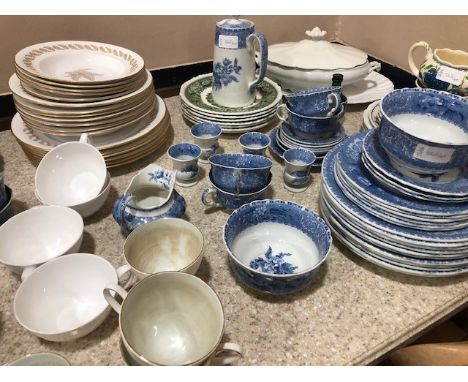 SPODE 'GOLDEN FERN' PART DINNER SERVICE, comprising 6 dinner plates, 7 soup bowls, 5 dessert bowls, along with other ceramics