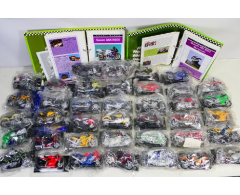 Hachette - Maisto - A collection of 1/18 scale models from the Mega Bikes series including Ducati 996 SPS, Honda Turbo CX500,