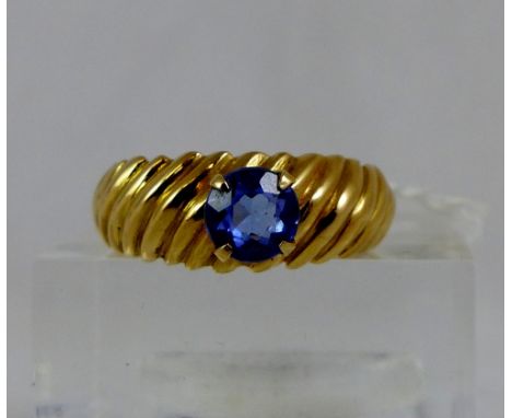18 ct gold and blue stone ring 5.1g size K