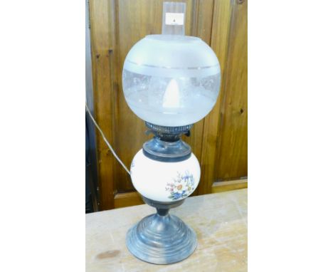 Oil lamp with etched glass shade and ceramic centre