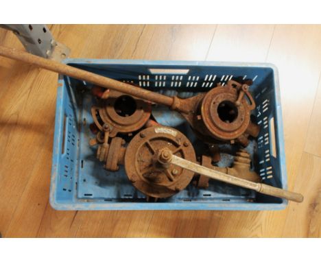 Heavy duty hand operated water pump and two pipe threaders 