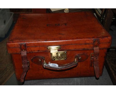 A beautiful Leather Trunk/Case. 19" x 14" x 11".