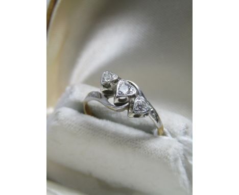 18CT YELLOW GOLD & PLATINUM 3 STONE DIAMOND RING, each setting in the form of a heart, size K