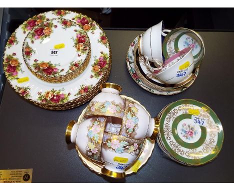 A mixed lot of ceramic table ware to include Royal Albert Old Country Roses, Tuscan and other (qty)