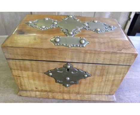 A VICTORIAN BRASS MOUNTED WALNUT TEA CADDY WITH FITTED INTERIOR 