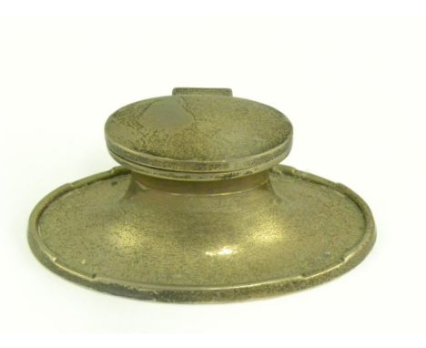 A GEORGE V SILVER OVAL CAPSTAN INKWELL, BIRMINGHAM 1932, LOADED